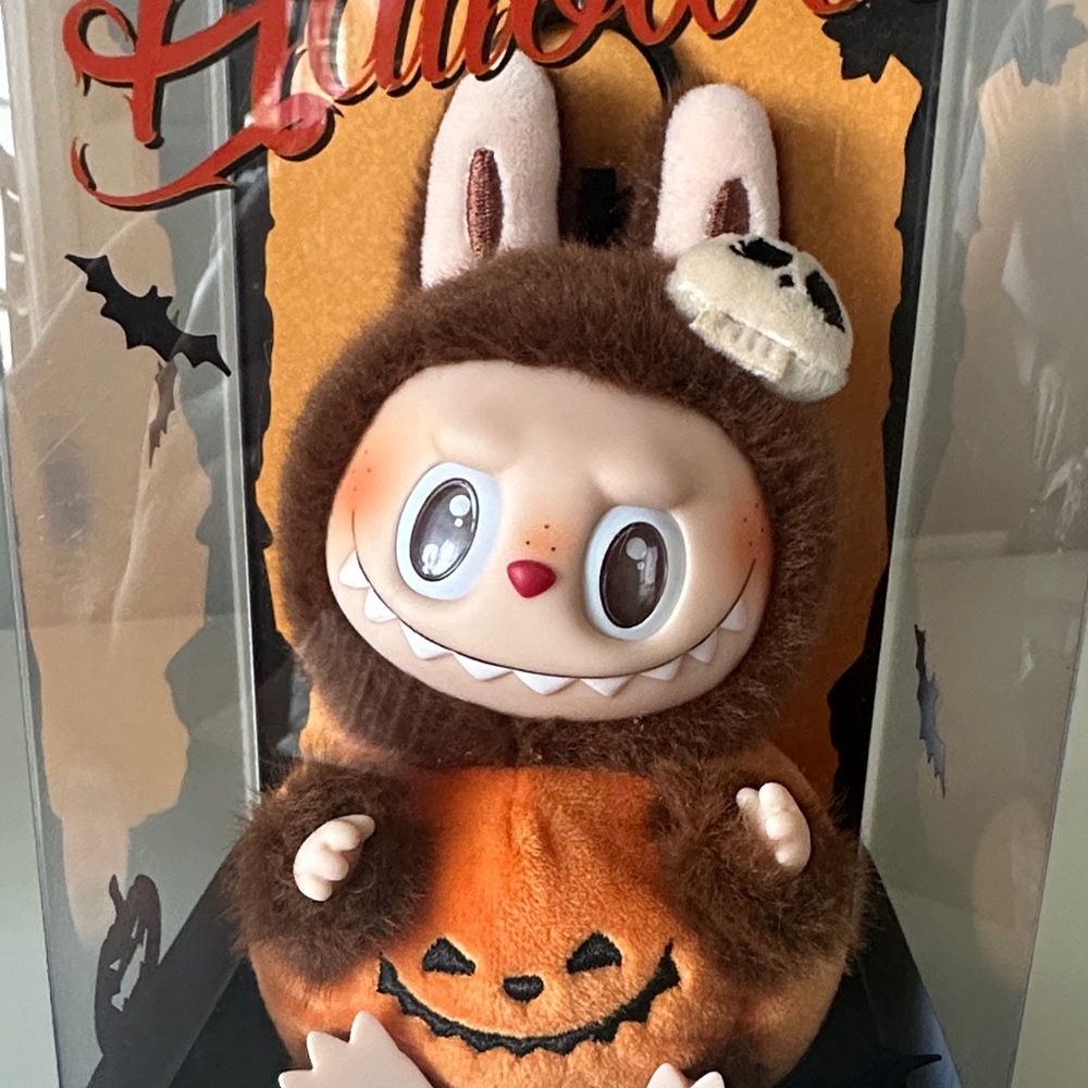 Authentic Pop Mart Halloween Labubu - Picture 5 of 5